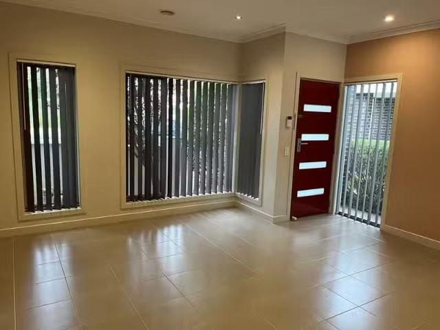 Cozy 13/69 77 Lancefield Drive, Caroline Springs VIC 3023