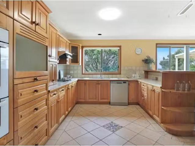 Unique 136 Derribong Drive, Cordeaux Heights House for rent L.