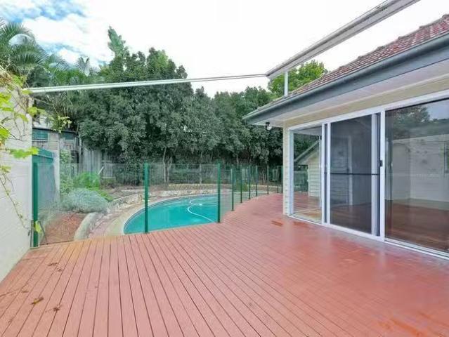 Unique 137 Highland Terrace, St Lucia, QLD 4067