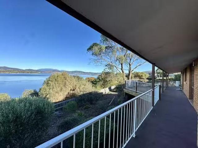 Unique 17 Toongabbie Street, Midway Point, TAS 7171