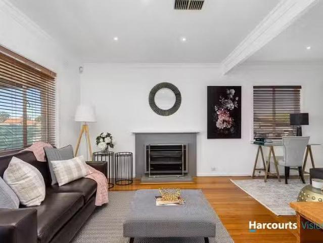 Nice 17 Woorite Place, KEILOR EAST, VIC 3033 House for Rent