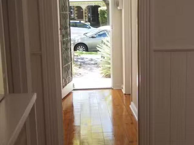 Rental! 17 Wolseley Parade, Kensington VIC 3031