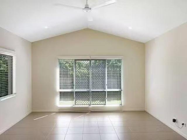Just in! /17 Botany Avenue, Redlynch, QLD 4870