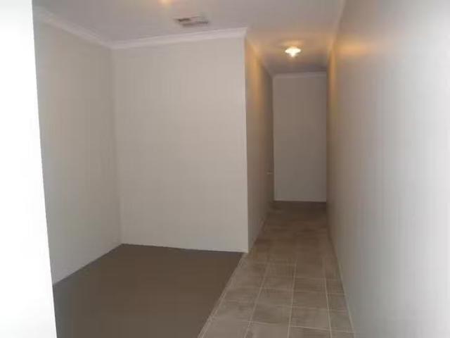 Cozy 17 Classroom Loop, Coolbellup, WA 6163