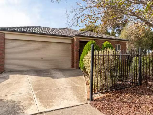Charming 17 Domain Way, Taylors Hill VIC 3037