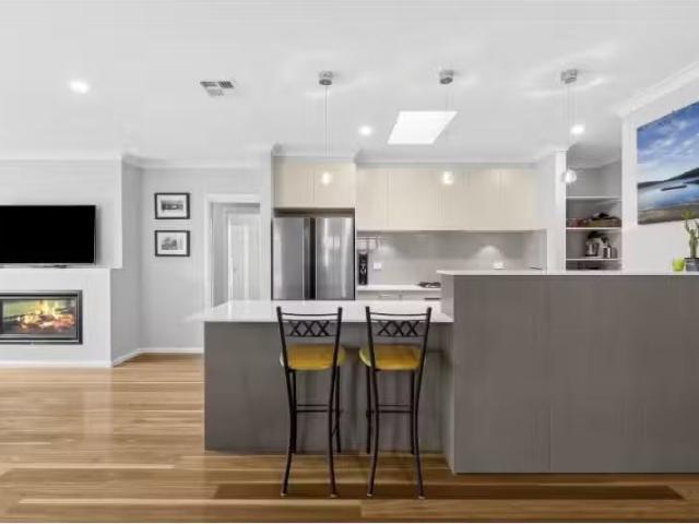 Deal! 17 Griffiths Link, Googong House for rent Listed by Stu.