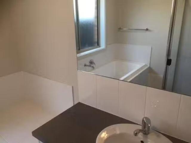 Cheap 17 Holland Way, Evanston, SA 5116
