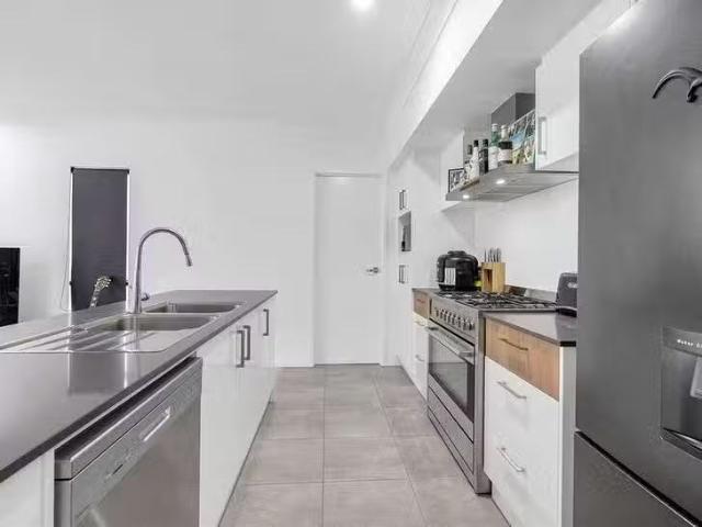 Deal! /17 Lakeside Drive, Smithfield, QLD 4878