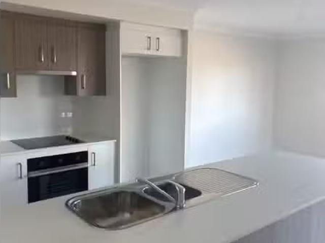 Charming 17 Leyland Cct, Lochinvar House for rent Listed by T.