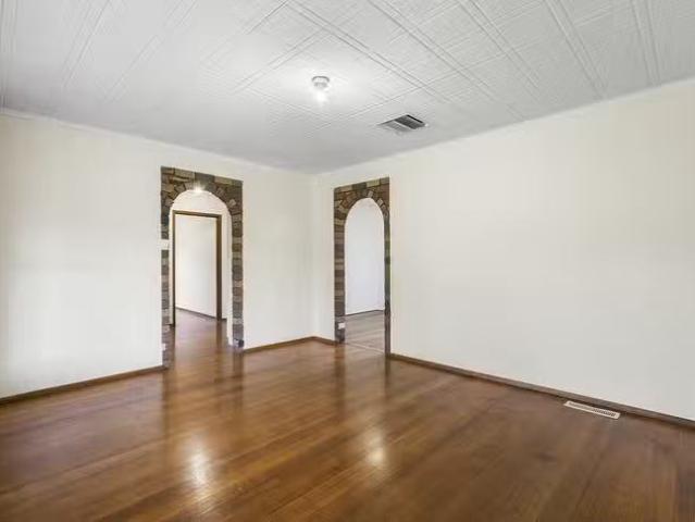 Rental! 17 Lorraine Crescent, Jacana, VIC 3047