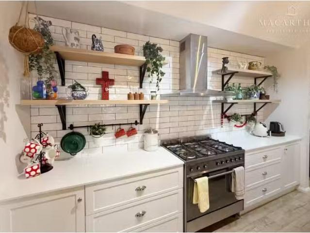 Cozy 17 Park Place, Lloyd House for rent Listed by Leasing Ma.