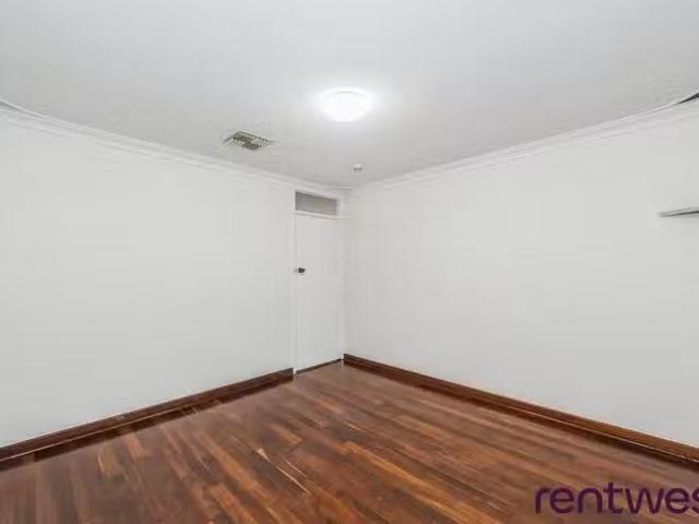 Charming 17 Scole Place, Huntingdale, WA 6110