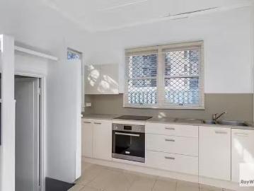Deal! 144 Broadwater Terrace, Redland Bay, QLD 4165