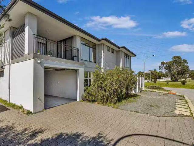 Deal! 1/49 Plantagenet Crescent, Hamilton Hill, WA 6163