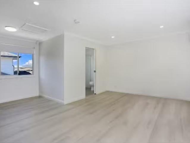 Charming 149A Elara Boulevard, MARSDEN PARK Apartment for rent.
