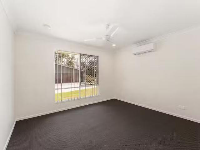 Cozy 1/4 Andrew Place, Marsden, QLD 4132