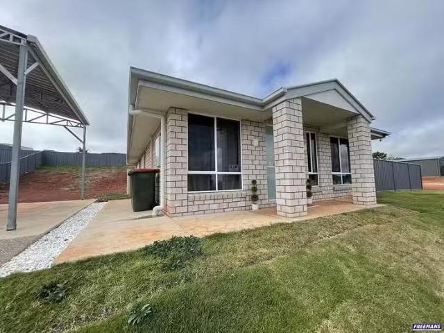 New 14 Bernard Crescent, Kingaroy, QLD 4610
