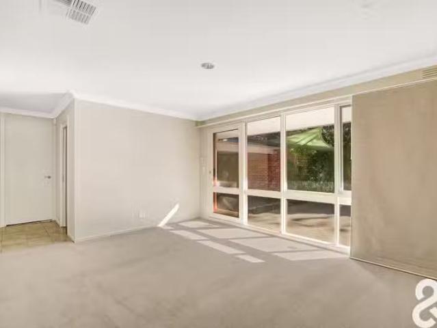 For Rent! 1/4 Cape St, Eaglemont VIC 3084
