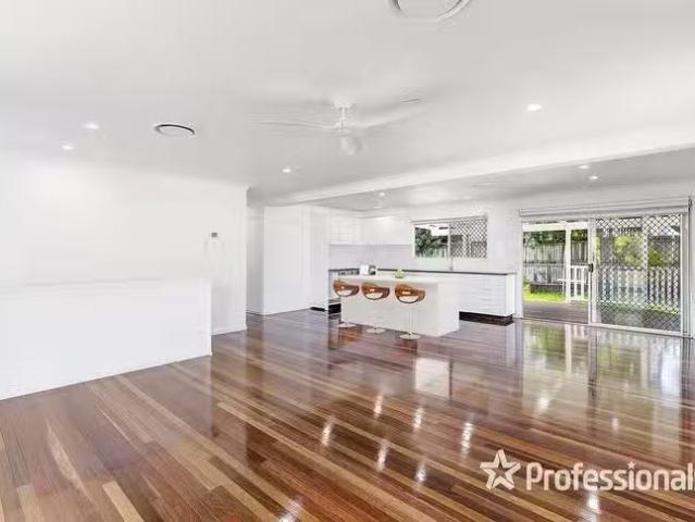 Just in! 14 Carrama Crescent, Ferny Hills, QLD 4055