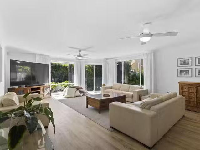 Cheap 14 Cayman Drive, Clear Island Waters, QLD 4226