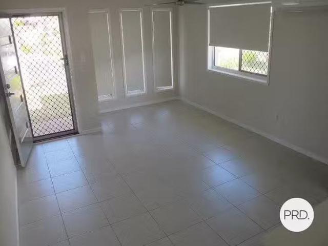 Nice 1/4 Cimba Street, Clinton, QLD 4680