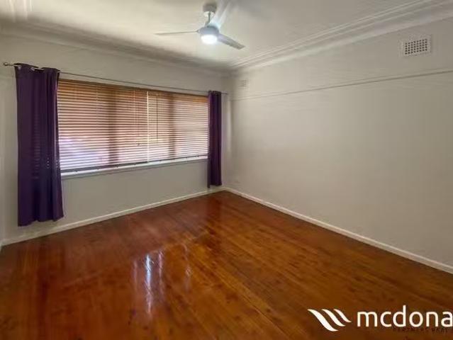 Just in! 14 Dameeli Avenue, Kirrawee, NSW 2232
