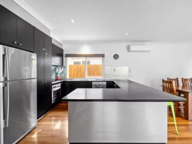 Nice 14 Darcy Niland Crescent, Lynbrook VIC 3975 House For L.