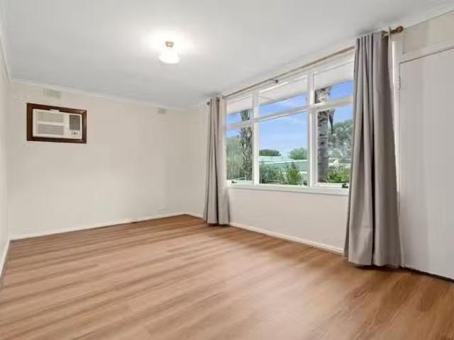 Cozy 14 Hayward Terrace, Loxton, SA 5333