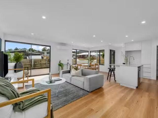 Nice 1/4 Highgrove Road, ROKEBY, TAS 7019 Villa for Rent