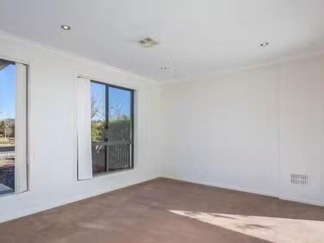 Rental! 1/4 Mcmahon Drive, Bungendore, NSW 2621