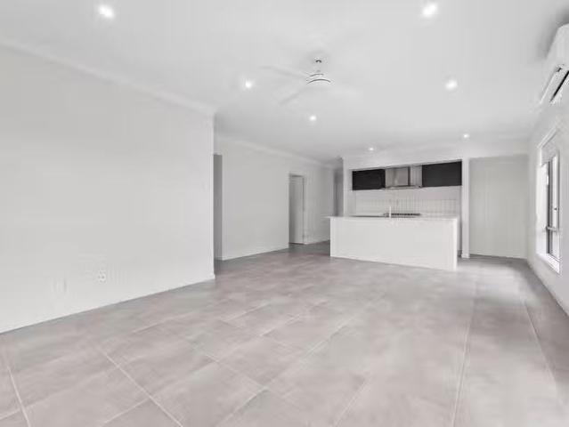 Just in! 14 Mahogany Street, Collingwood Park, QLD 4301