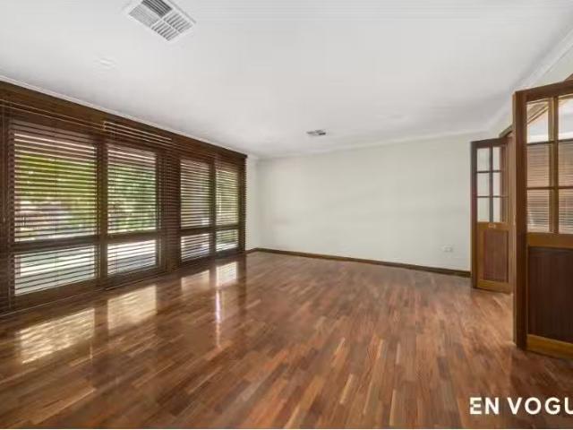 Charming 14 Stanley Street, Hackett House for rent Listed by.
