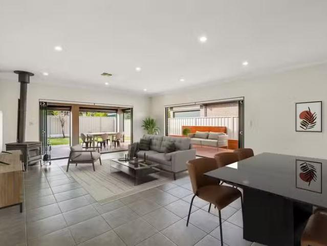 Cheap 14A Gordon Terrace, Morphettville, SA 5043 House for R.
