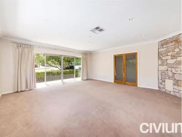 Cozy 151 Strickland Crescent, DEAKIN House for rent Listed by.