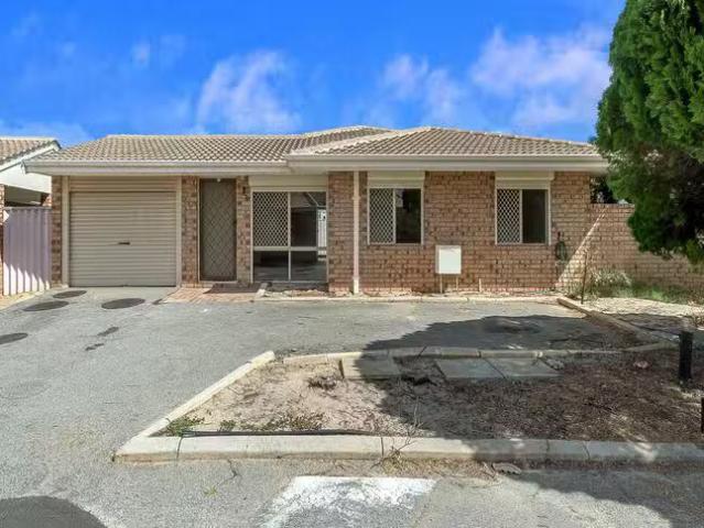 Deal! 15/208 Burslem Drive, Maddington, WA 6109
