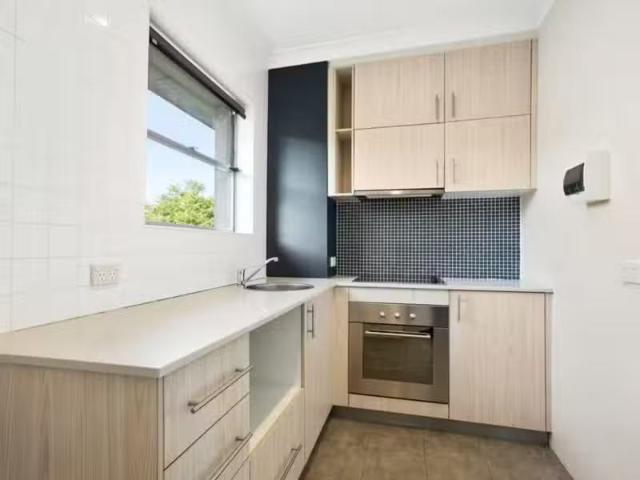 For Rent! 15/5 7 Rocklands Road, WOLLSTONECRAFT Apartment for.