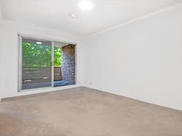 Just in! 1/55 Wyuna Avenue, FRESHWATER Apartment for rent Lis.