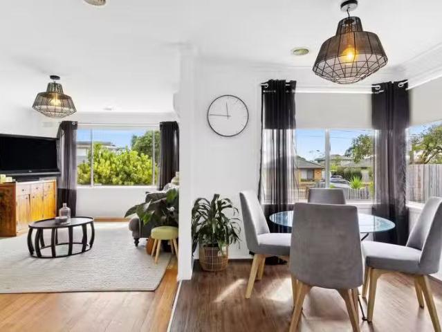 Just in! 15 Webber Street, Bell Post Hill, VIC 3215 House fo.