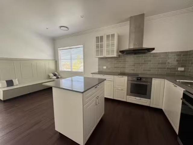 Cheap 15 Wellington Street, MOLONG House for rent Listed by K.