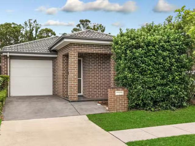 For Rent! 15 Cawley Circuit, Ropes Crossing NSW 2760