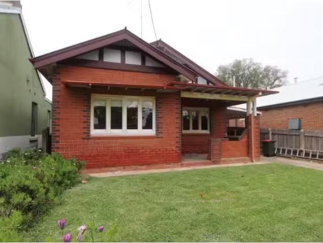 Unique 15 Joshua Street, Goulburn House for rent Listed by Co.