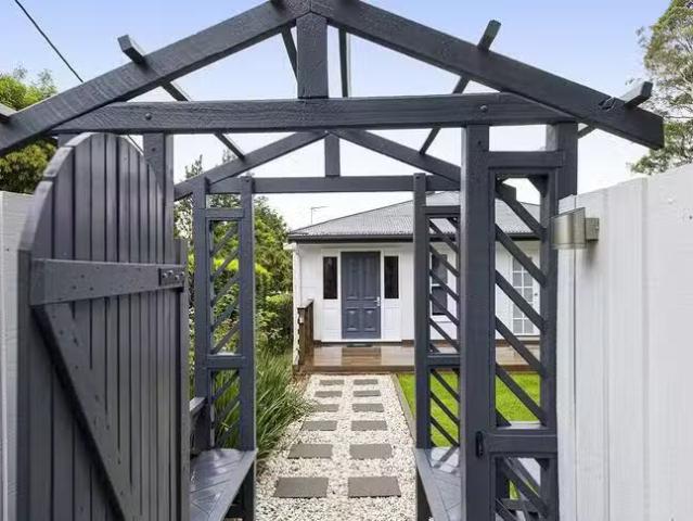 Cheap 15 Mary Street, Mount Lofty, QLD 4350