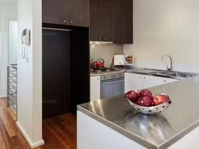Deal! 15 Park Lane, St Kilda West VIC 3182