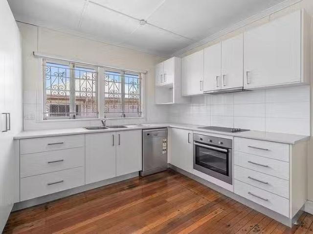 Just in! 160 Edinburgh Castle Road, Wavell Heights, QLD 4012