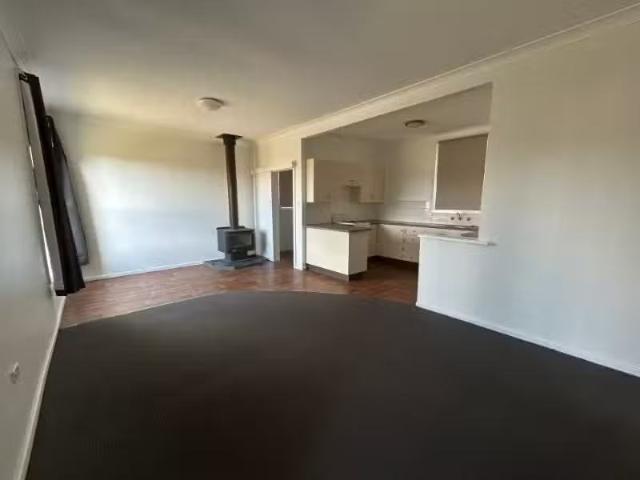 Just in! 162 Canambe Street, Armidale House for rent Listed b.