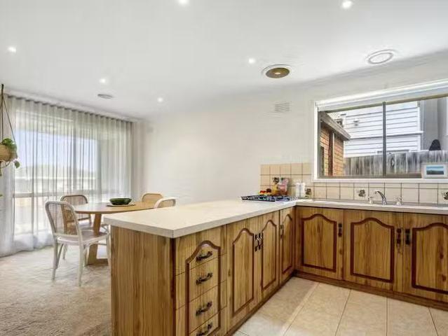Cheap 1/62 Bond Street, Newtown, VIC 3220