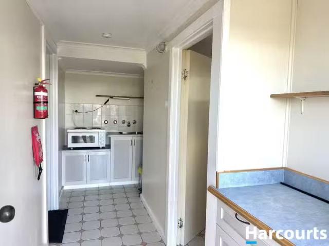 Rental! 1/64 Flinders Street, BEAUTY POINT, TAS 7270 Studio.