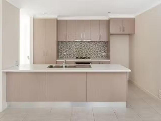 Rental! 16/79 Lancefield Drive, Caroline Springs, VIC 3023