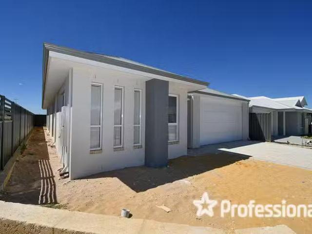 Charming 16 Asbury Road, Madora Bay, WA 6210