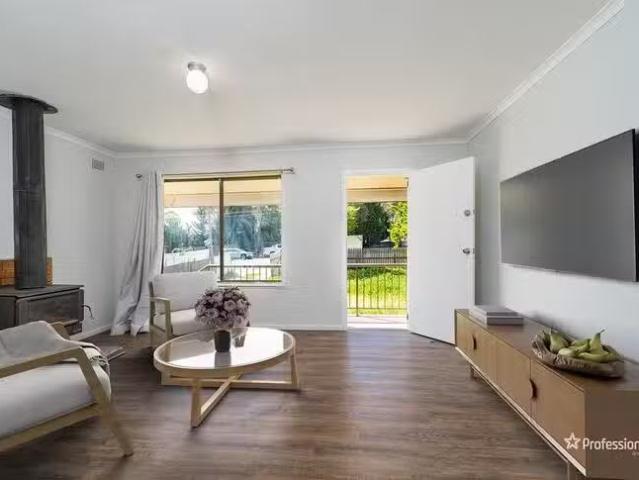 Rental! 16 Bracken Street, Armidale, NSW 2350